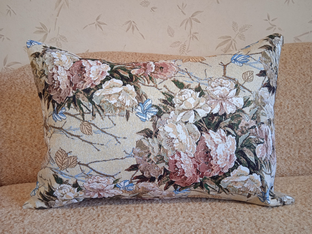 Декоративная гобеленовая наволочка для интерьерной подушки Пышные розы 68х47