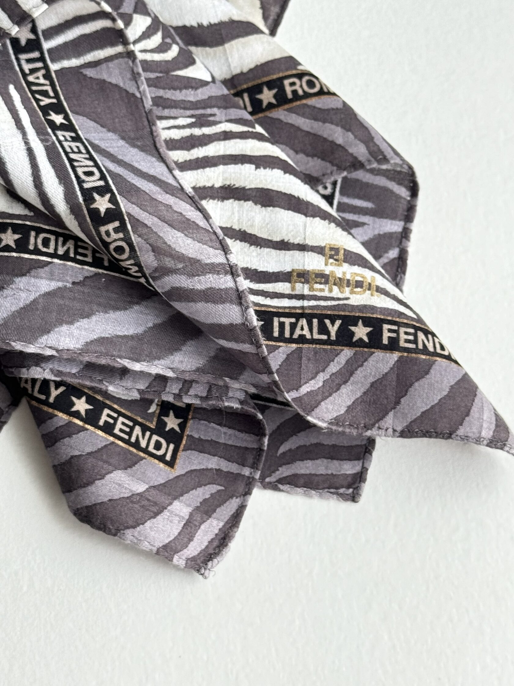 Платок «зебра» серый Fendi