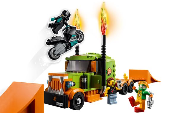 Lego konstruktor City Stunt Show Truck