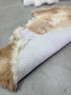 Шкура коврик меховой прикроватный овчина, 120х65 см.