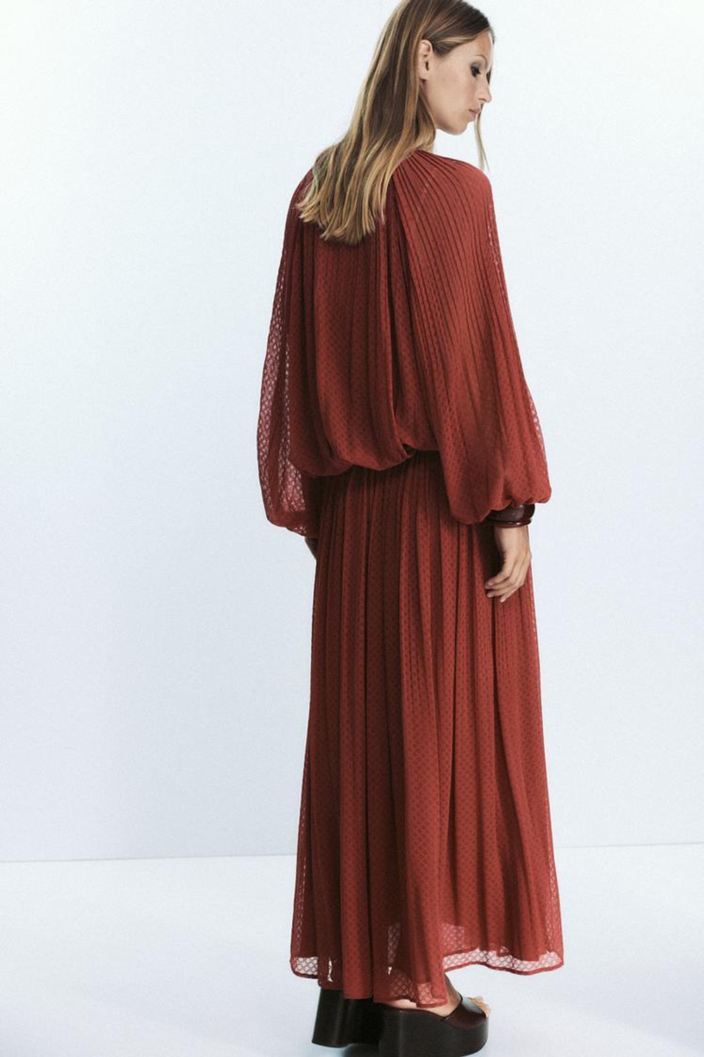 ZARA ПЛИССИРОВАННАЯ БЛУЗА С КИСТОЧКАМИ, ЧЕРЕПИЧНЫЙ