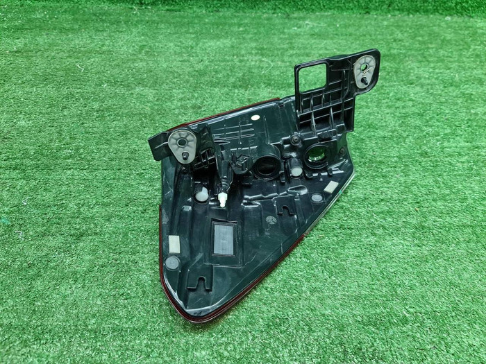 Фонарь правый внешний Subaru Forester 5 SK (18-нв)