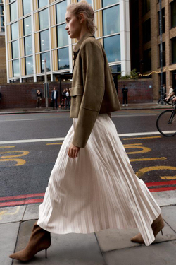 ZARA ПЛИССИРОВАННАЯ ЮБКА-МИДИ ПОД ЗАМШУ С ПОЯСОМ, ПЕСОЧНЫЙ