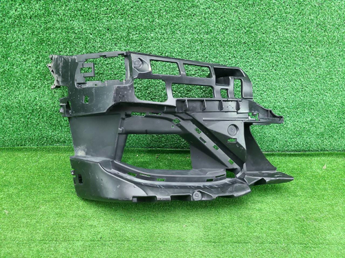 Кронштейн бампера правый BMW 8er G14 18-22 M-paket