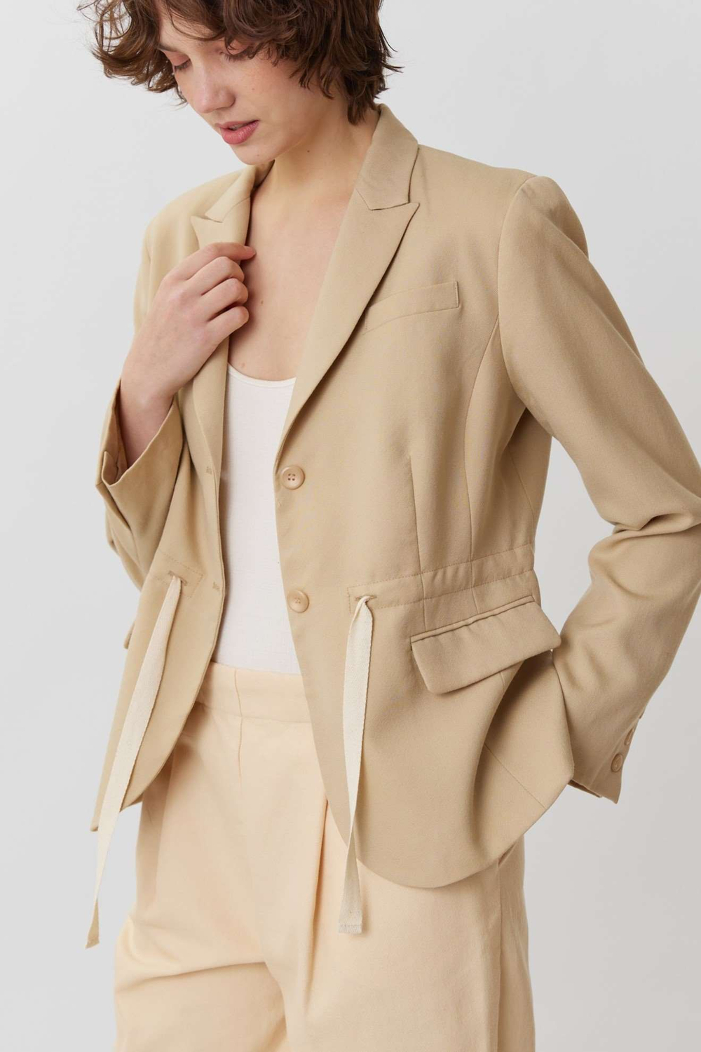 Винтажный жакет из бежевой шерсти с кулиской