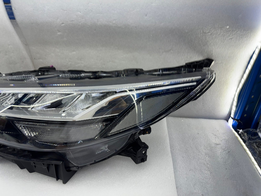 Оригинальный LED фар Nissan Sylphy ()