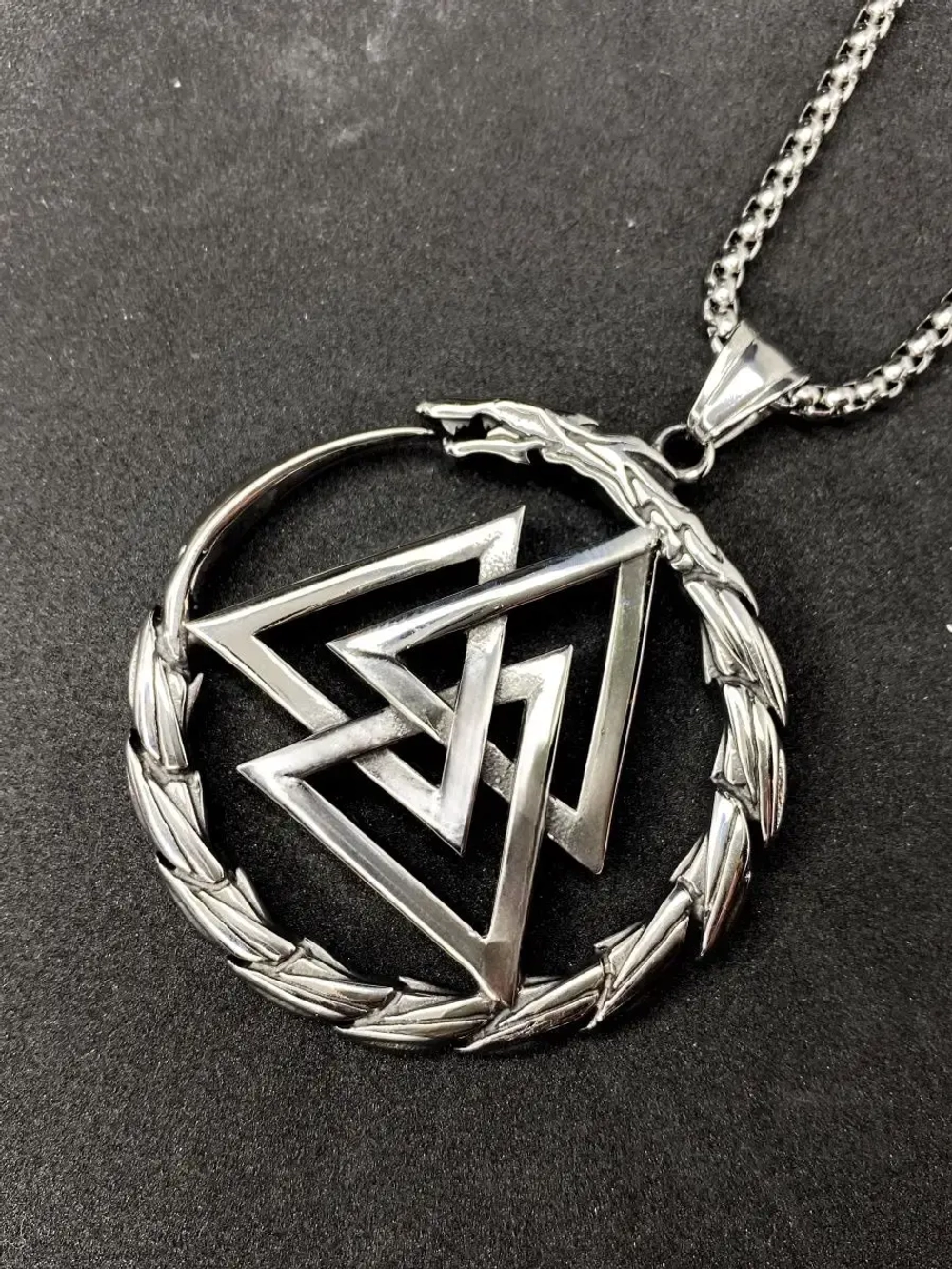 Магическая скандинавская подвеска оберег Валькнут на цепи