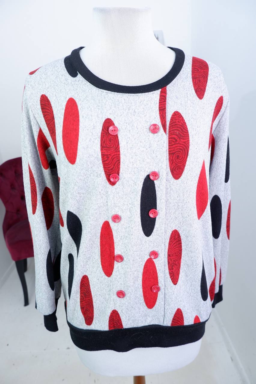 Джемпер стильный и практичный, визуально 54 размер