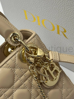 Женская сумка Lady Dior My ABC квадратная бежевого цвета