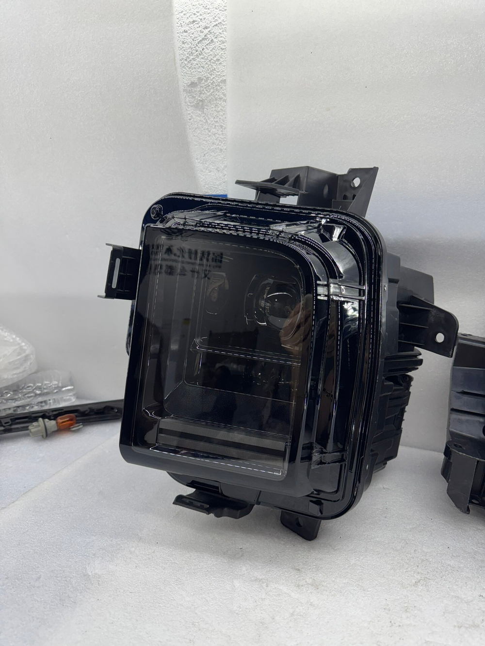 Фара правая LED оригинал для Li Auto L9 ()