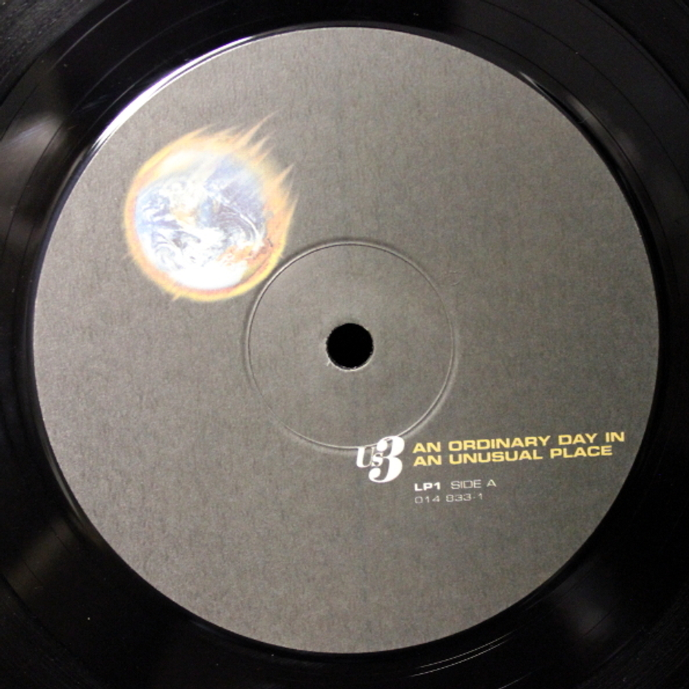 Us3 / An Ordinary Day In An Unusual Place (2LP)