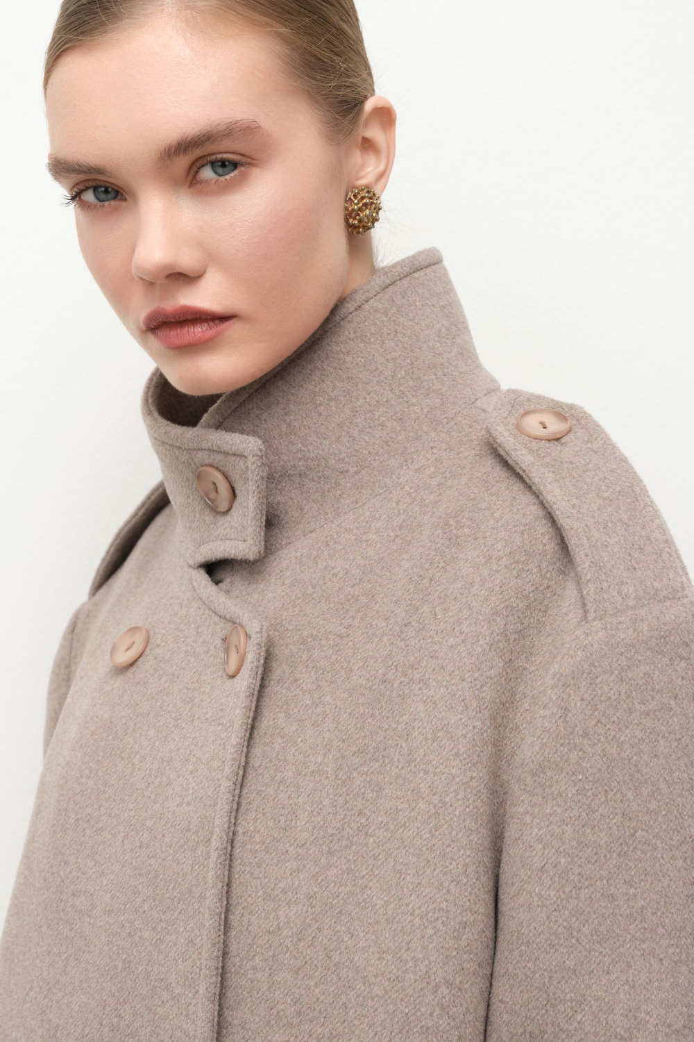 Пальто со стойкой утепленное