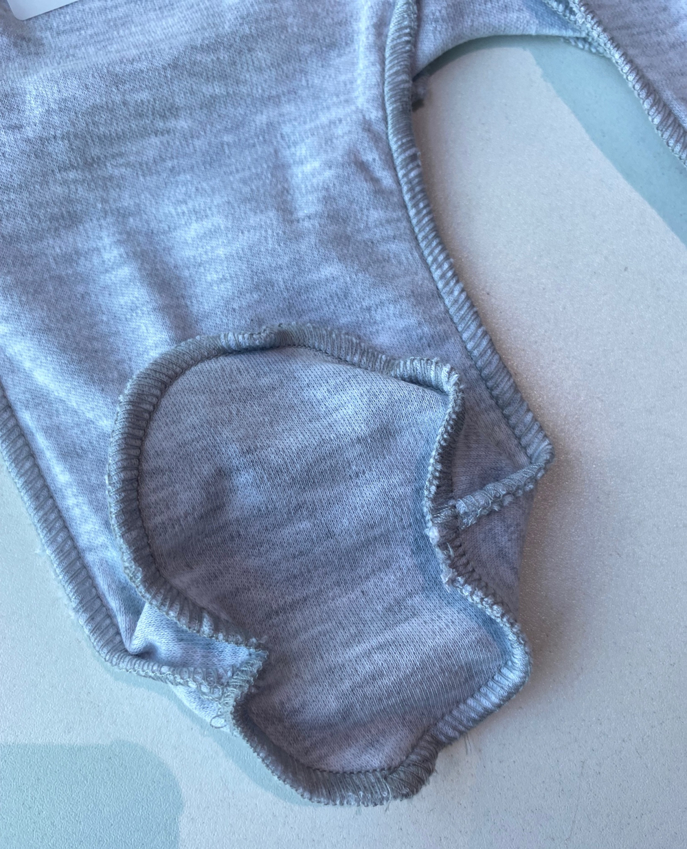 Ползунки-штанишки с закрытыми ножками на широкой резинке ШН 3369 (Цвет: Светло-серый, Размер: 56)