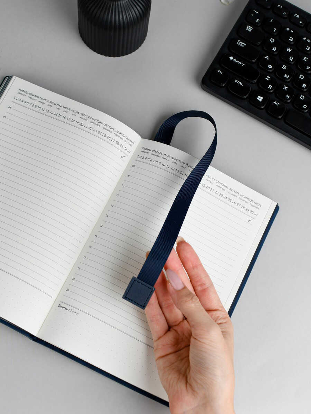 Ежедневник недатированный ESCALADA, А5, 160 л., арт. 70656/ 15 ПИКЕ МАКРО СИНИЙ (кожзам: 146x211 мм, мягкий переплёт, запаянный край, материал обложки: искусственная кожа "Виннер", искусственная кожа "Пике макро"; способ крепления блока: ниткошвейный