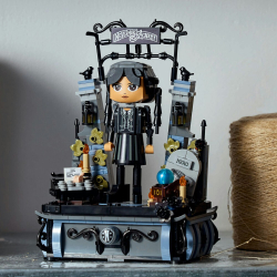 LEGO Wednesday / Фигурка Среды Аддамс/ 76780