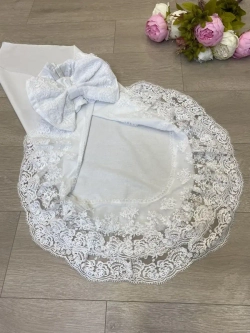 Кружевной уголок и бант на выписку