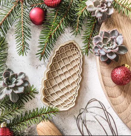 Шишка-штамп с вырубкой для печенья 10*5 см