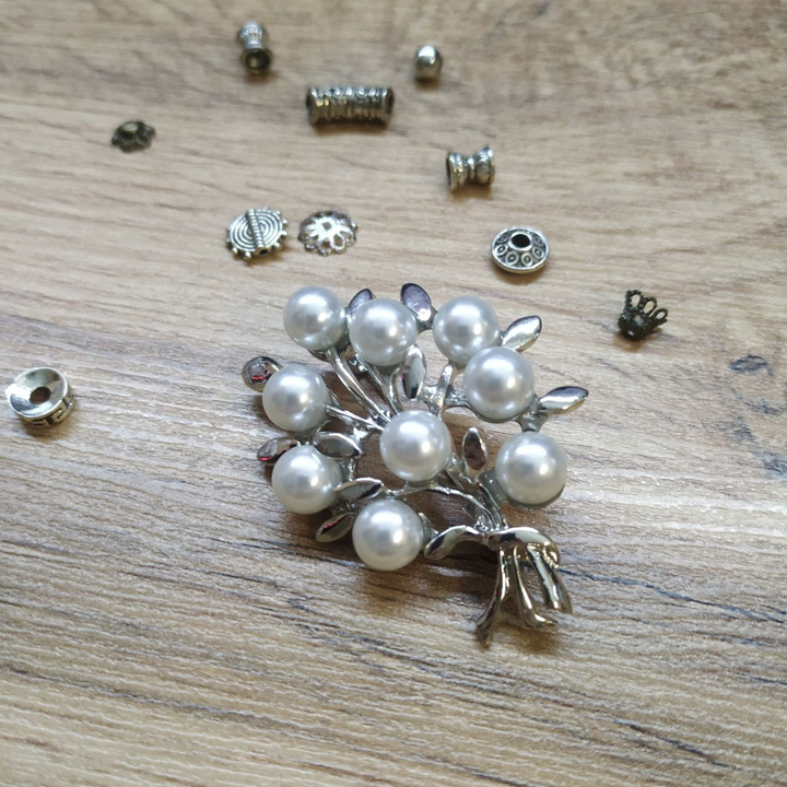 Брошь Букет жемчужин металл серебристый