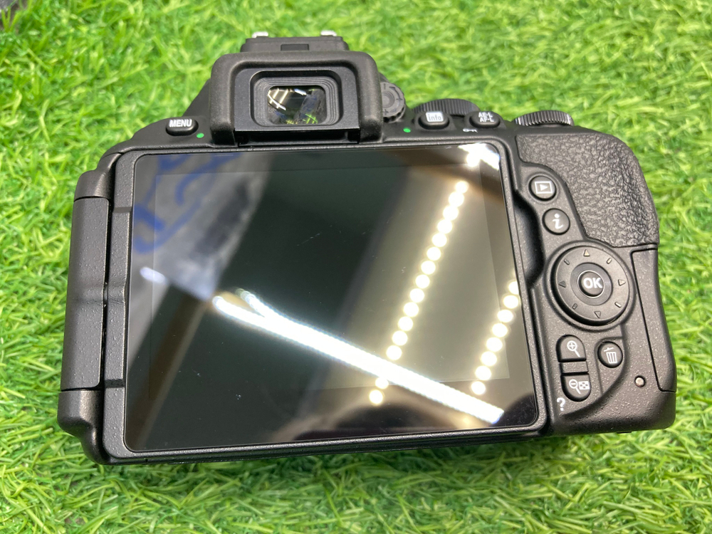 Nikon D5600 Kit AF-P 18-55mm 3.5-5.6 VR 50 кадров