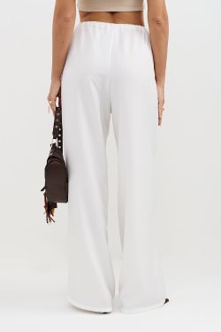 Брюки свободные на резинке белого цвета