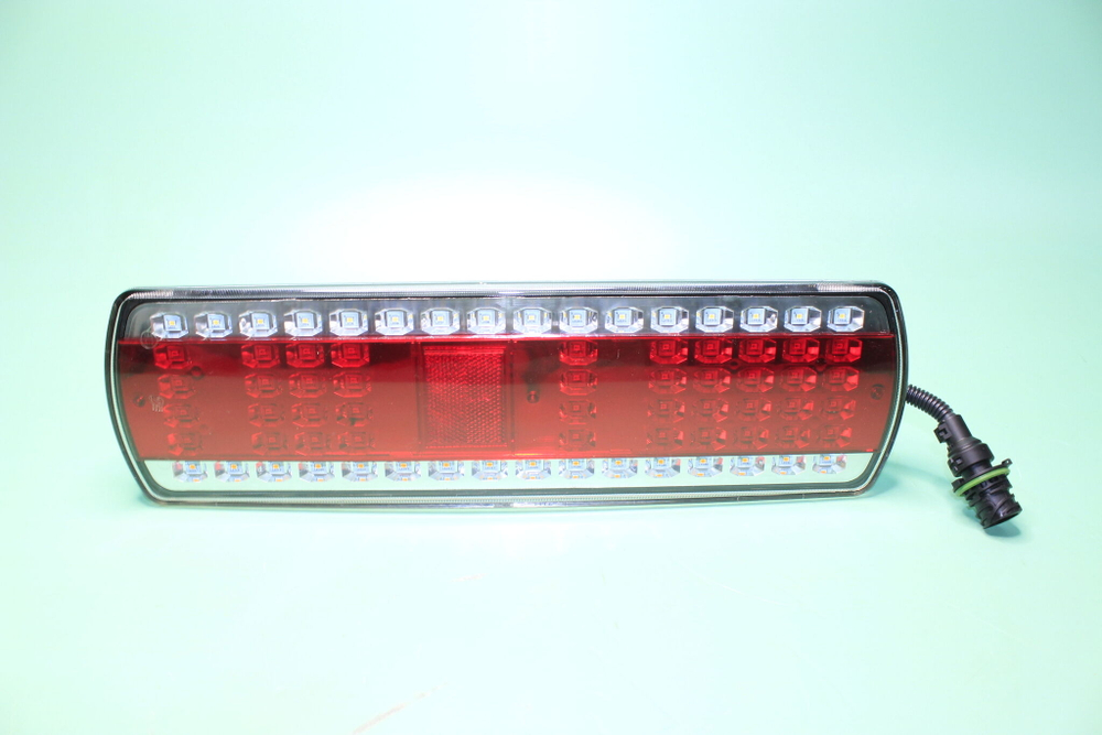 Фонарь задний КамАЗ-5490,6520 светодиодный, байонетный разъём с проводом, правый [69-02]