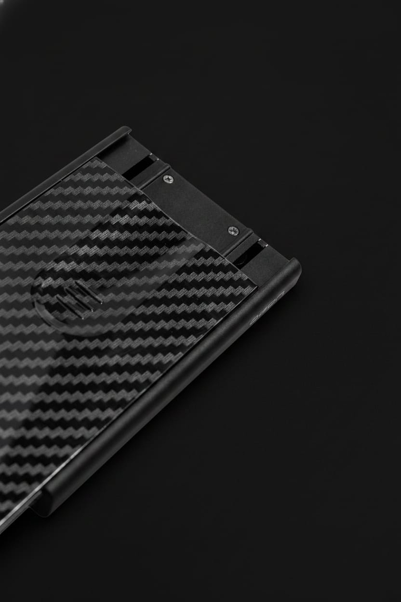 Картхолдер из натурального карбона