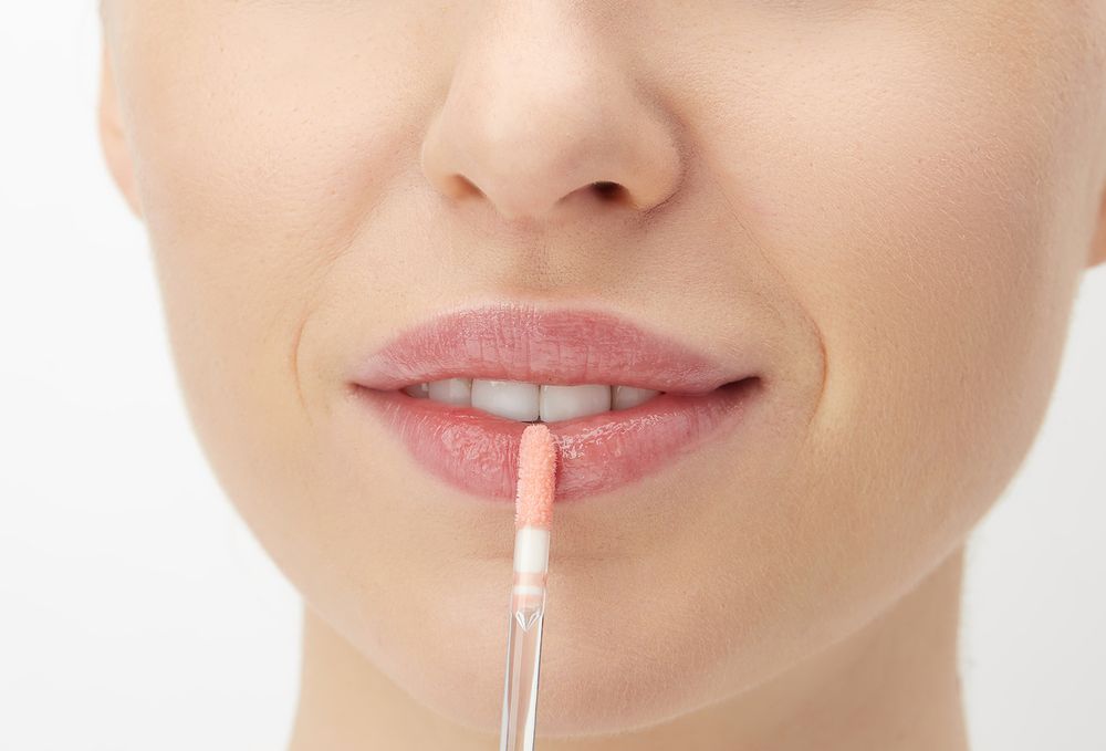 Ухаживающий блеск для губ SHIK Lip Gloss Care - 04 Light Peach Intense