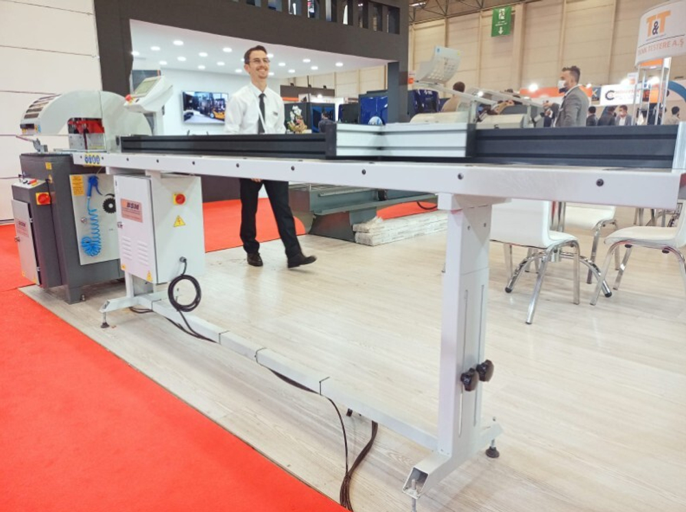 Автоматическая торцовочная пила BSM AK600 для алюминиевого профиля
