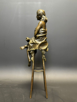 Бронзовая статуэтка «Девушка на стуле»