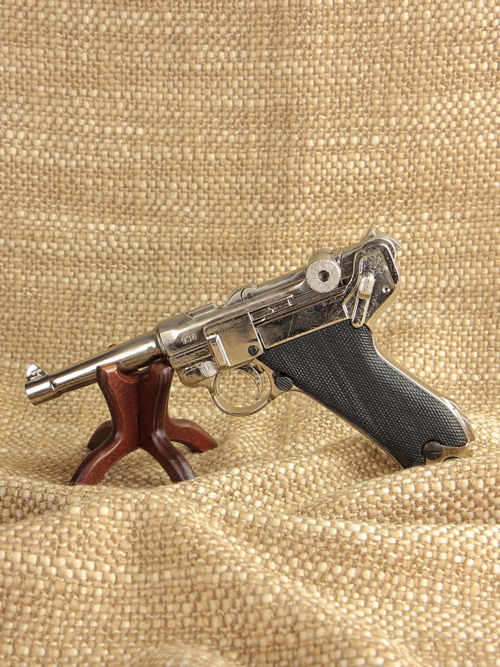 Denix Пистолет Люгер "Парабеллум" P08, Германия, 1898г. хромированный в подарочном футляре