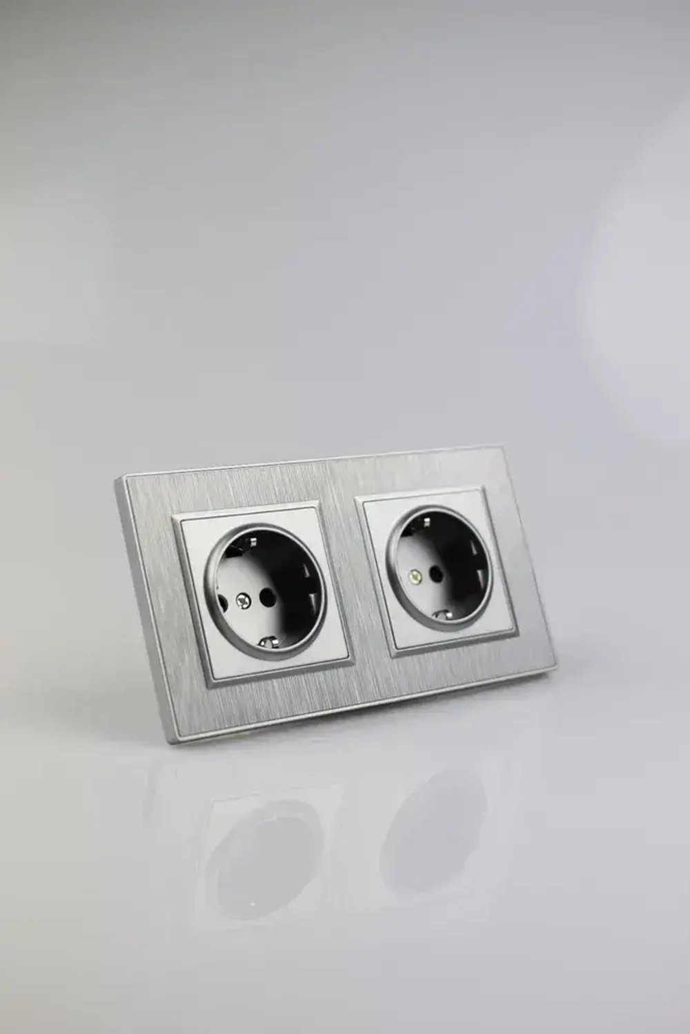 Розетка двойная серая