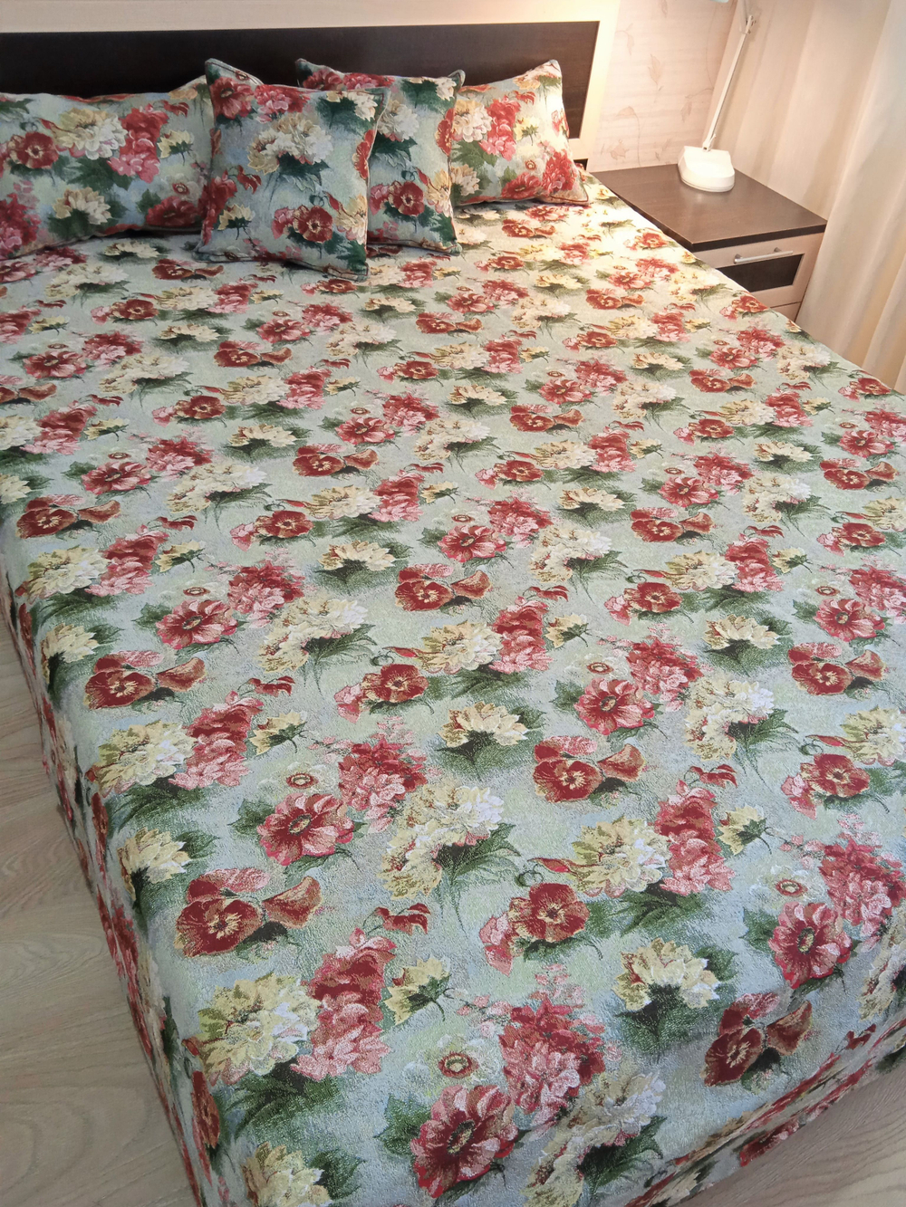 Покрывало гобеленовое Акварельные пионы 2-спальный (180х200)