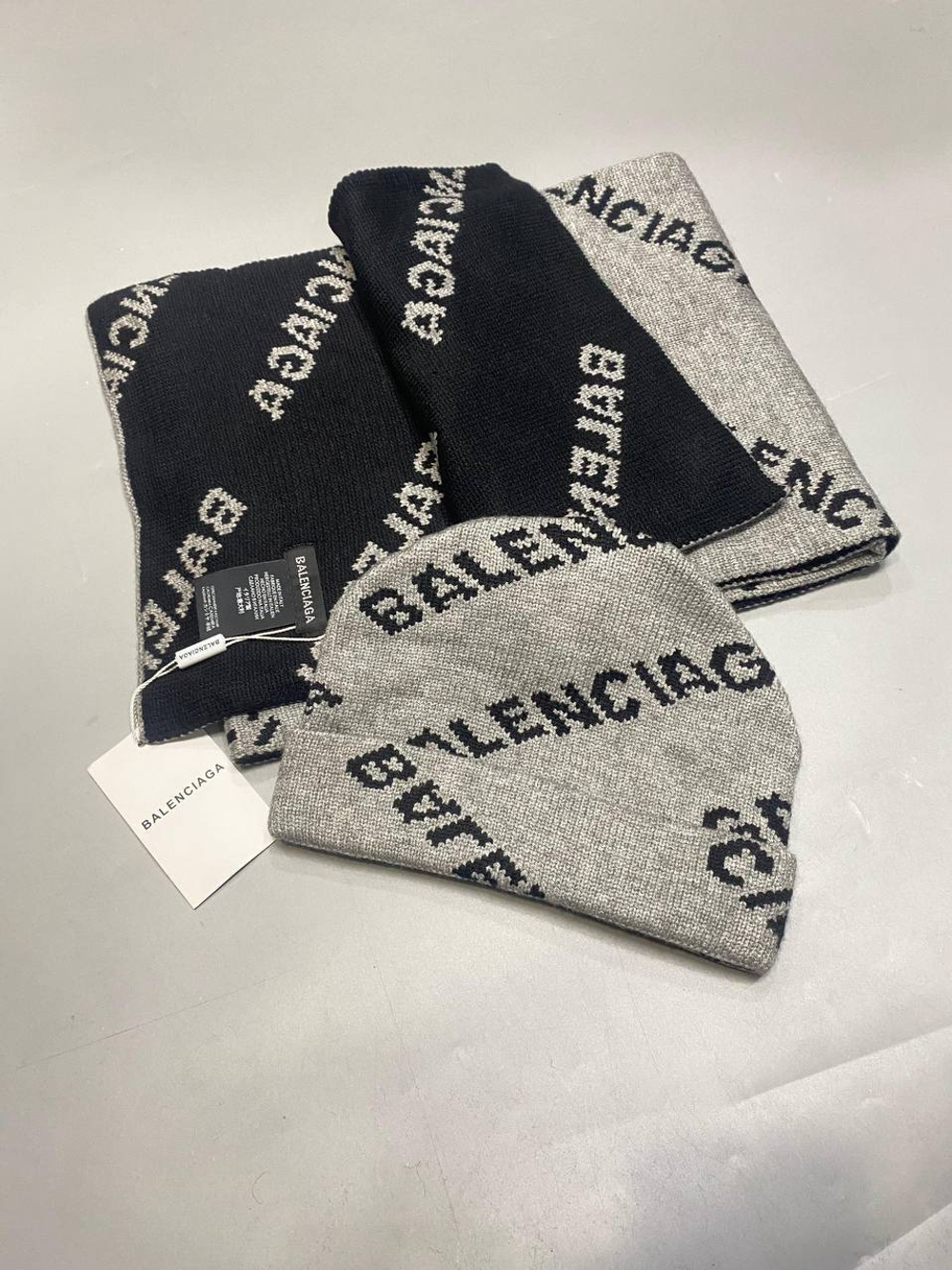 Комплект шапка и шарф Balenciaga
