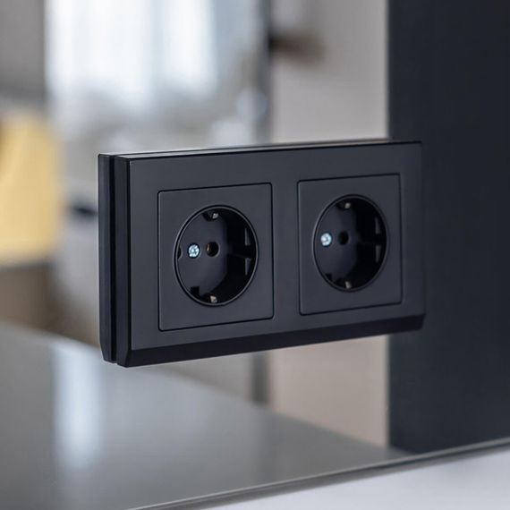 Розетка с заземлением Werkel черный матовый W1171008 4690389156878