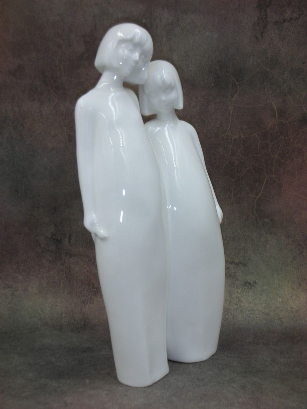 Статуэтка. Фарфор. Сестры. Royal Doulton. Англия