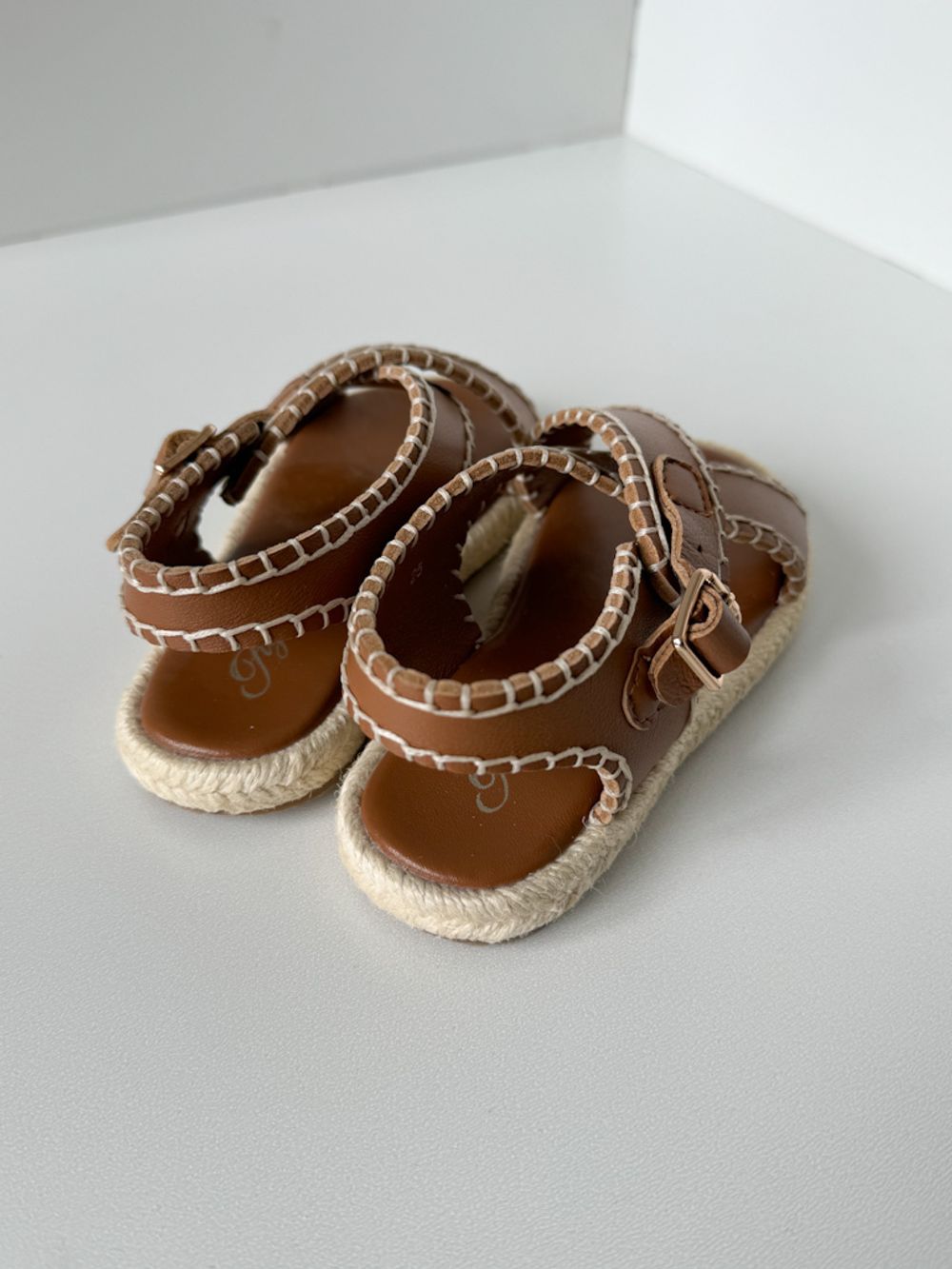 Кожаные босоножки  Age of Innocence, 25