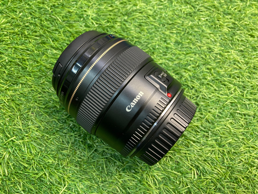 Canon EF 85mm 1.8 USM