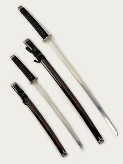 Armas Del Mundo Набор самурайских мечей, 2 шт. Ножны бордово-черный мрамор, цуба серебро