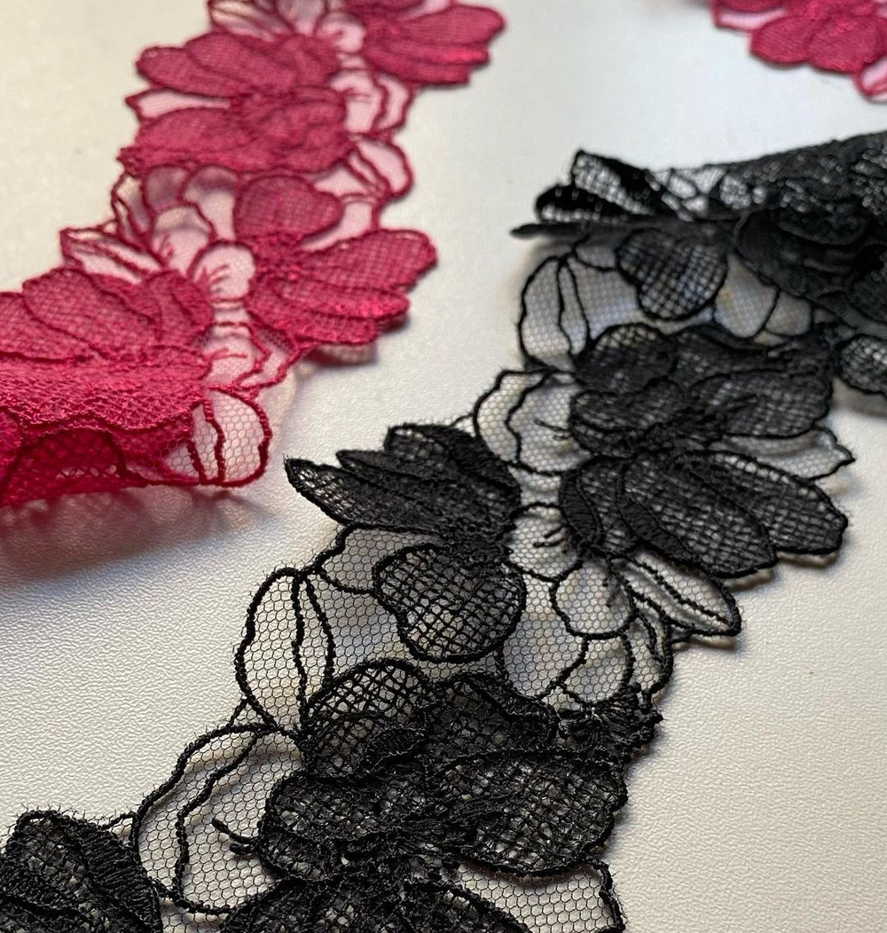 Вышивка на сетке чёрная узкая к537