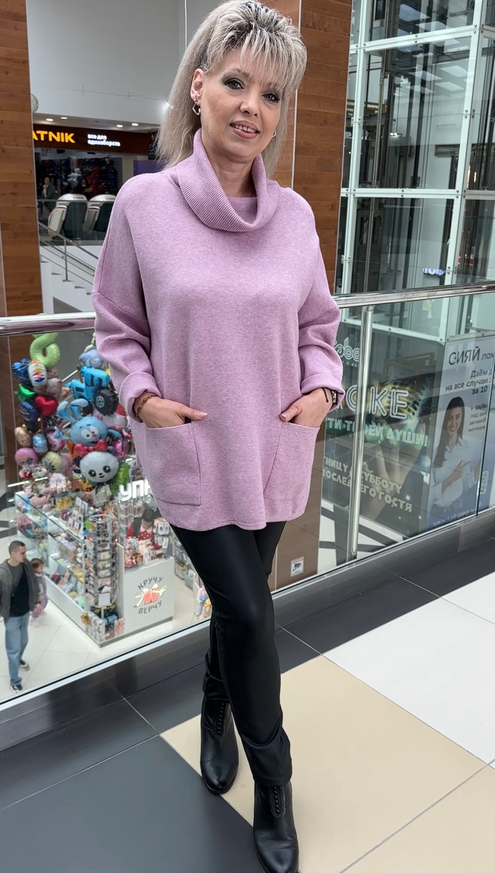 Объёмный свитер-джемпер с кармашками