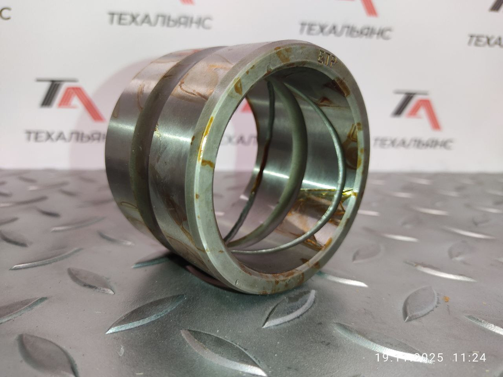 Втулка 707-76-65050