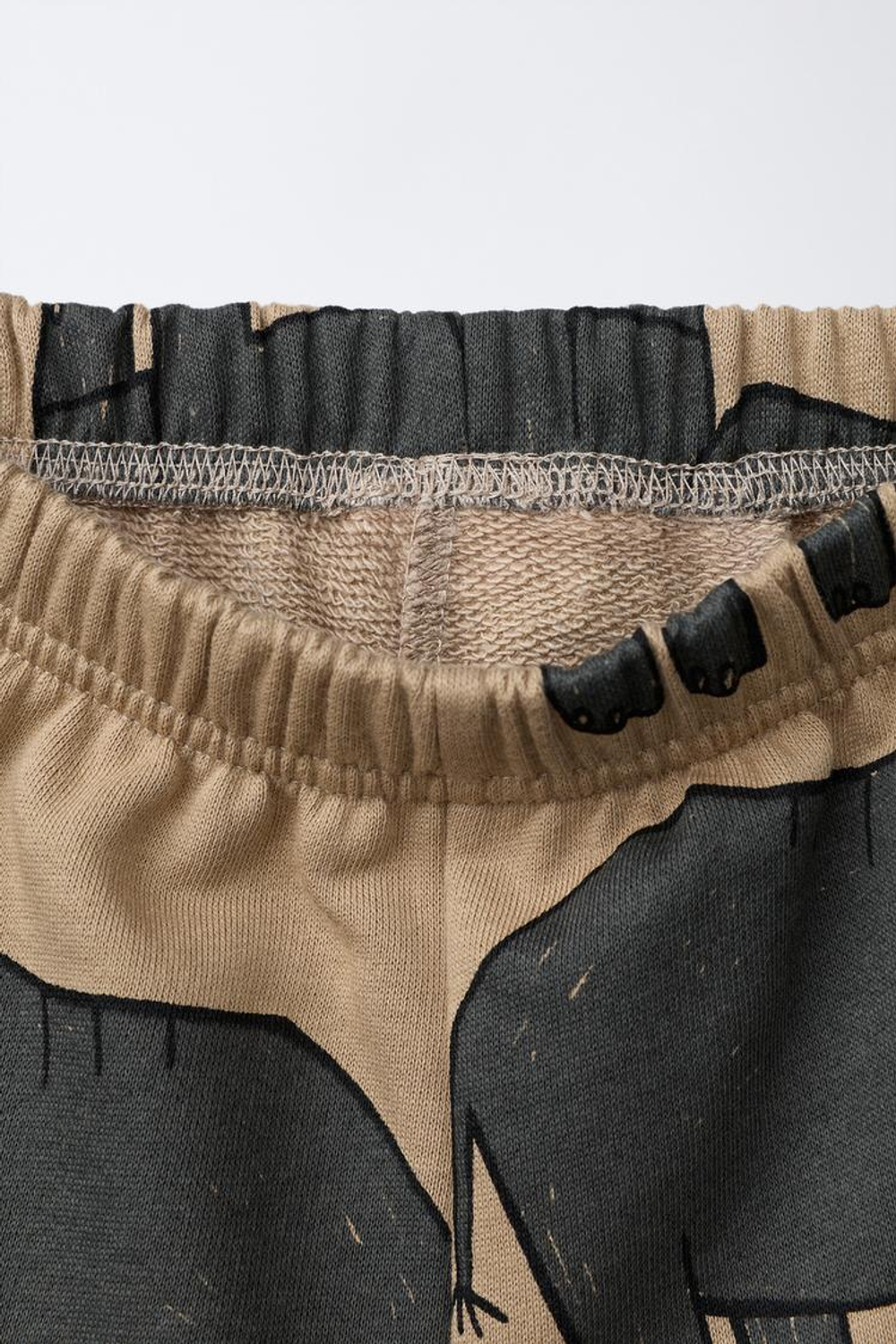 ZARA КОМПЛЕКТ ИЗ ТОЛСТОВКИ И ДЖОГГЕРОВ С ПРИНТОМ, СВЕТЛО-КОРИЧНЕВЫЙ