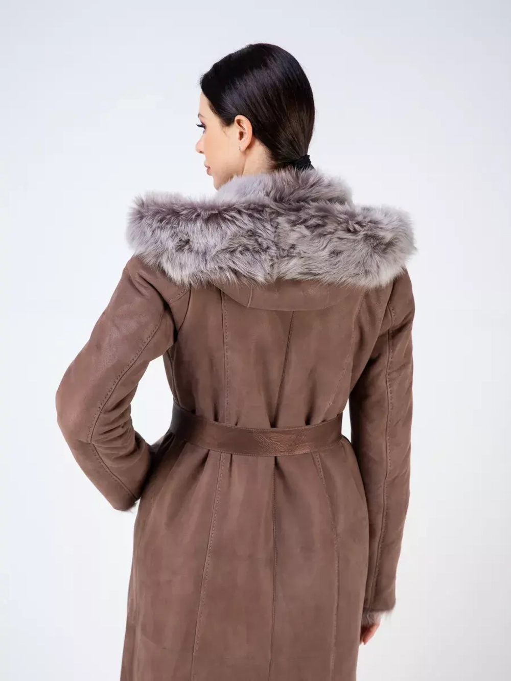 Дубленка зимняя с капюшоном натуральная