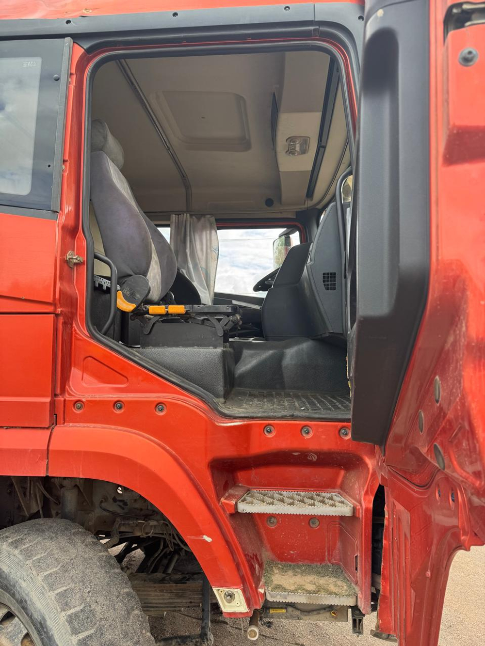 Shacman (Shaanxi) SX* 6x4 Самосвал SX32586T384 (Дизельный, 11,6 л, 369 л.с., МТ)