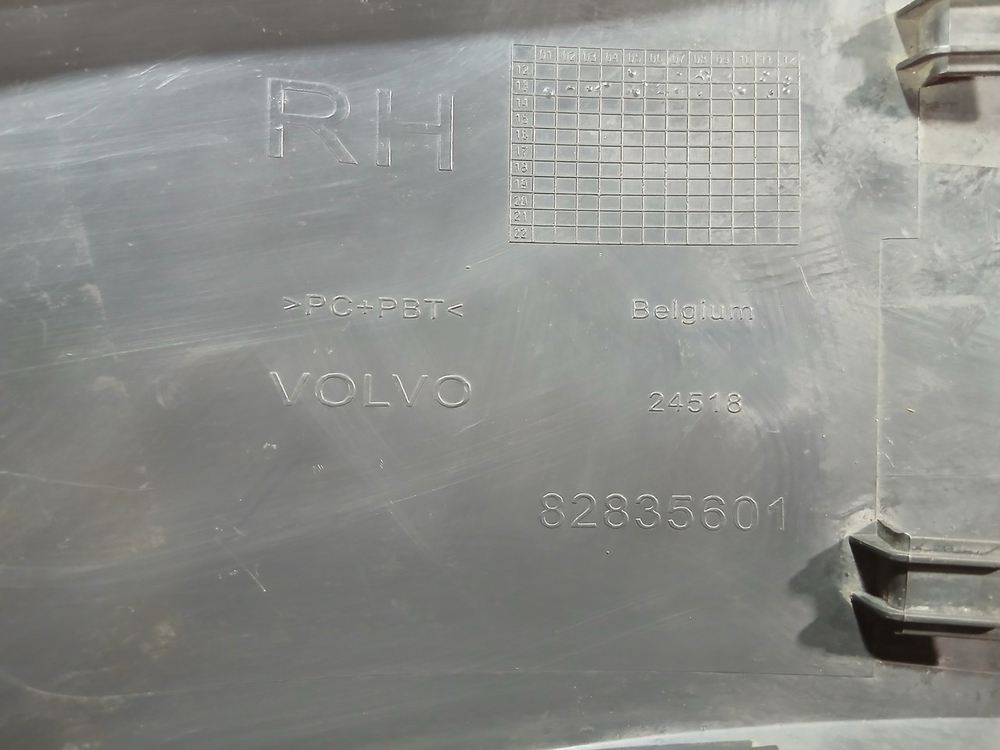 Накладка лобового стекла правая