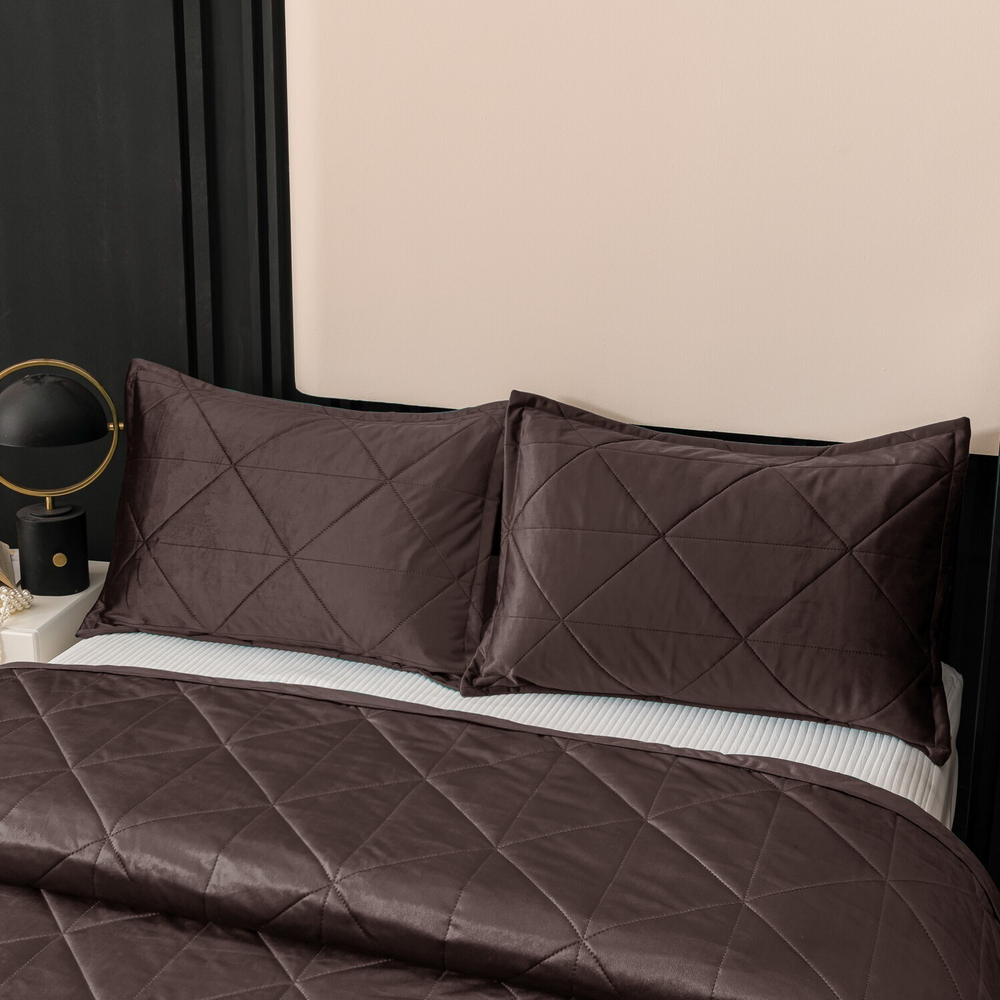 Велюровое покрывало в клетку с наволочками OVL037