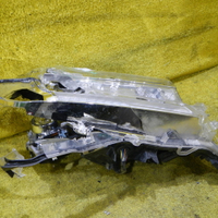 Битая Фара правая Toyota Land Cruiser 200 (2015-2021) LED