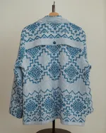 Купить Куртка Soeurs с Повторяющимся Графичным Узором синяя Куртка Soeurs с Повторяющимся Графичным Узором синяя