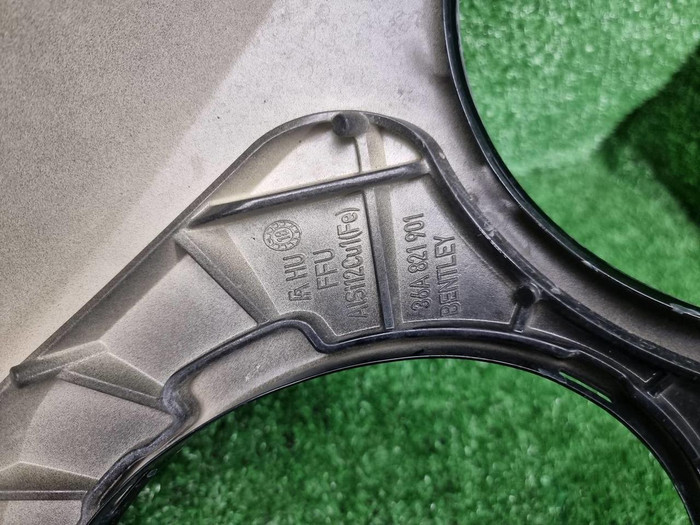 Крыло переднее левое Bentley Bentayga (2015-2020)