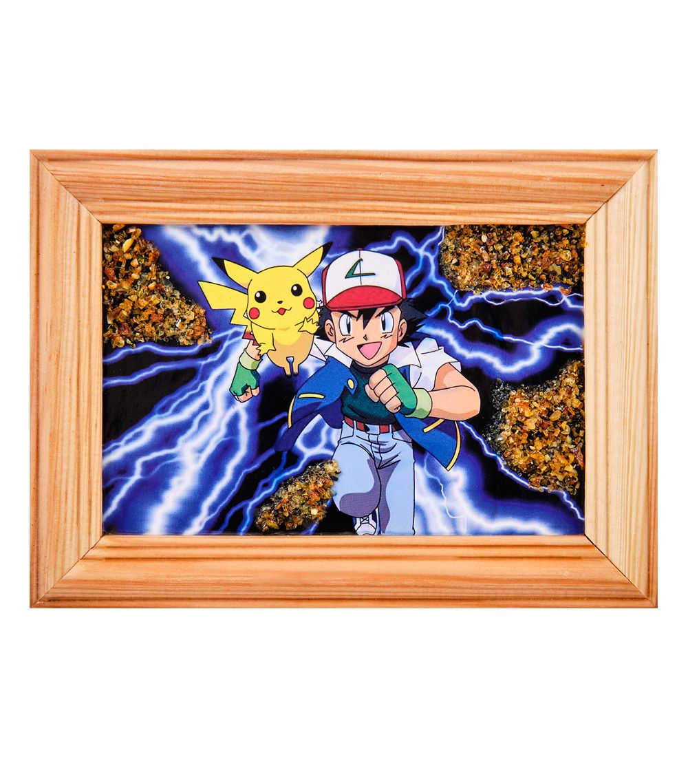AMB-56/19 Картина «Эш Кетчум и Покемон» (с янтарной крошкой) дер.рамка 8х12